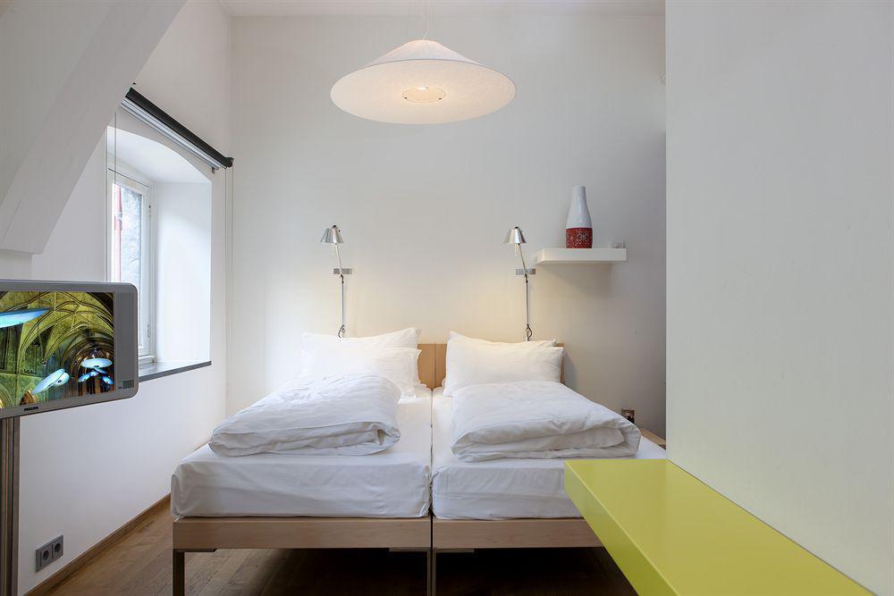Kruisherenhotel Maastricht - Oostwegel Collection, Member Of Design Hotels Экстерьер фото A room at the hotel
