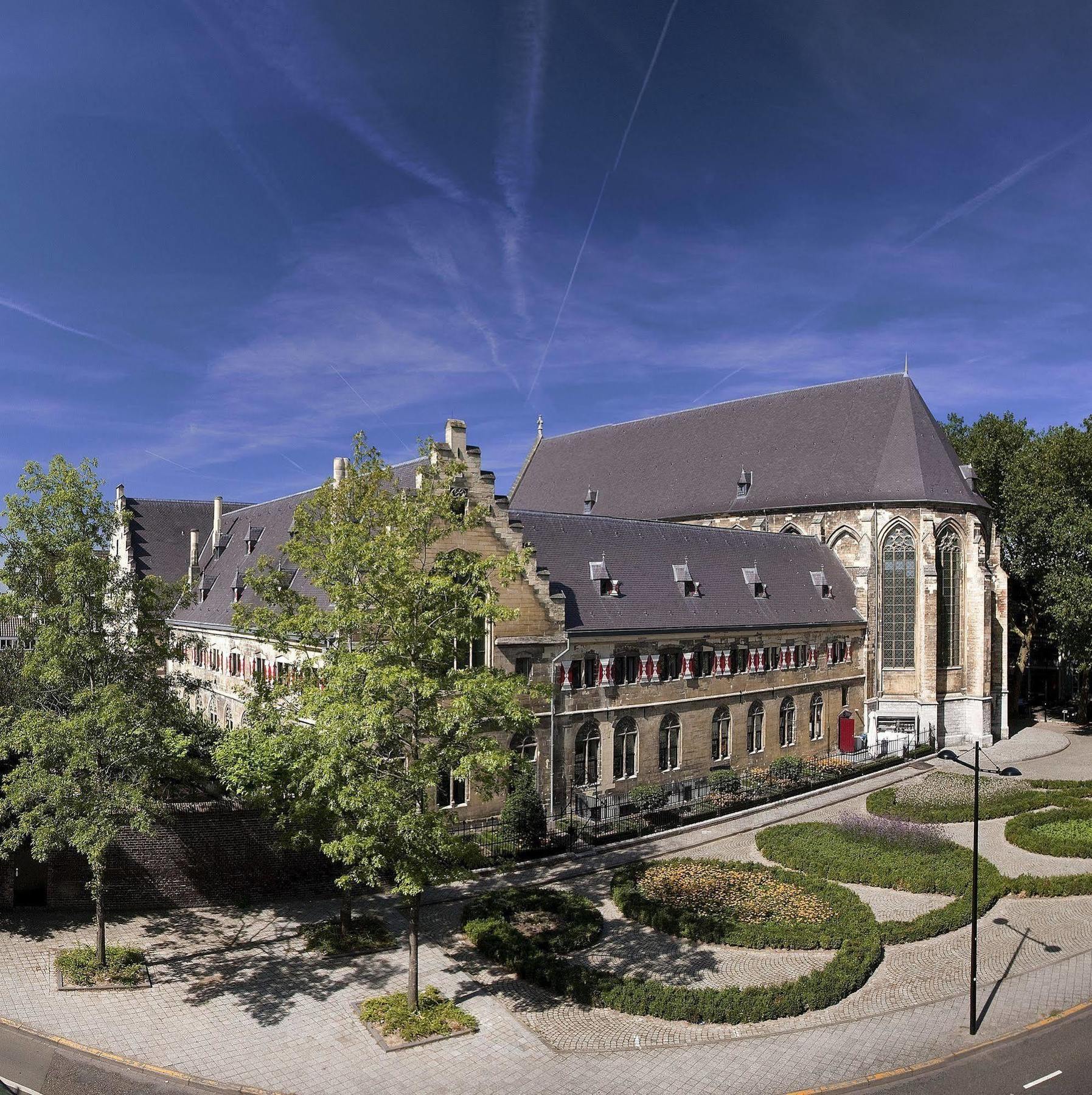 Kruisherenhotel Maastricht - Oostwegel Collection, Member Of Design Hotels Экстерьер фото The former abbey of Saint-Pierre
