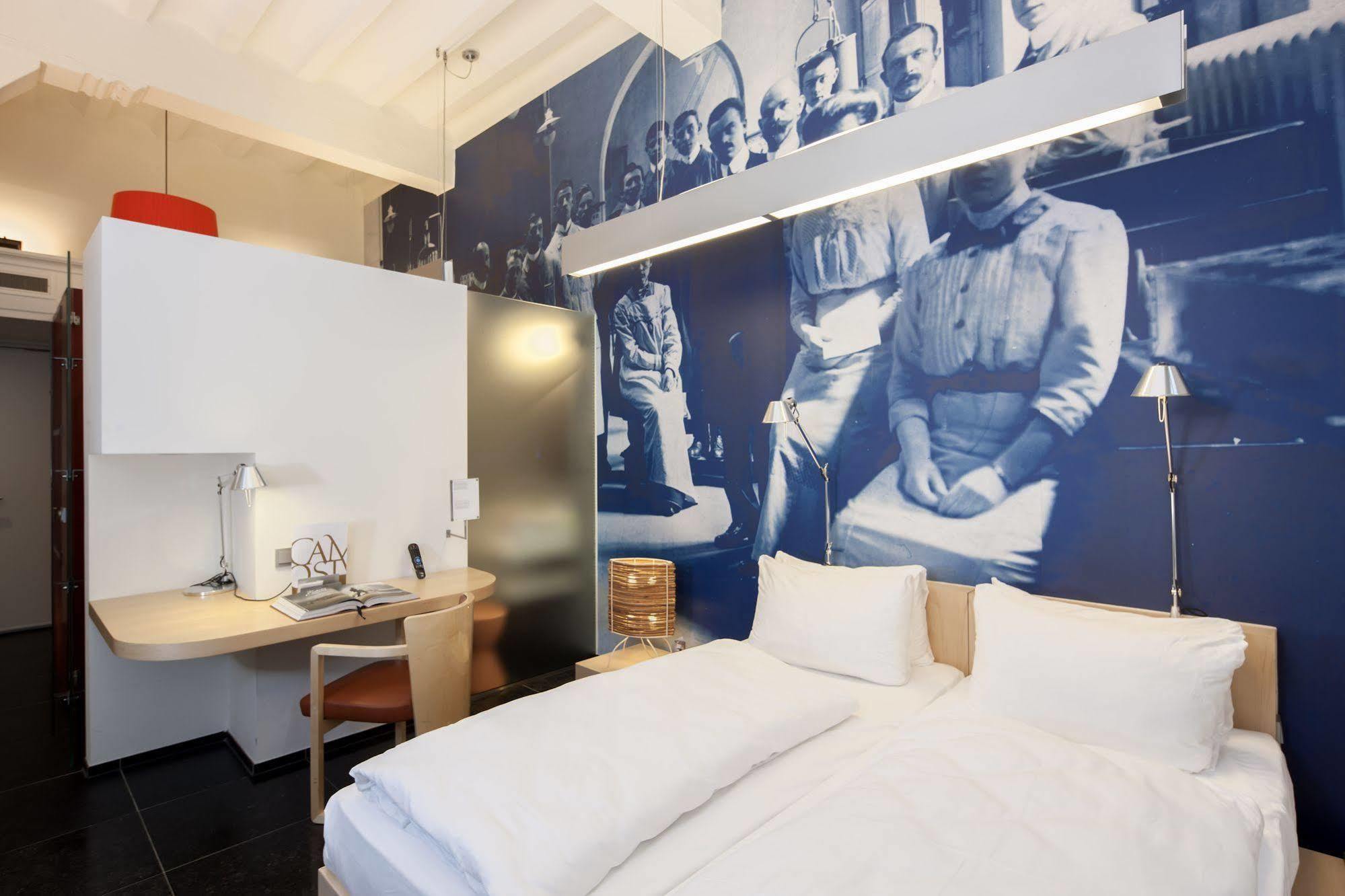Kruisherenhotel Maastricht - Oostwegel Collection, Member Of Design Hotels Экстерьер фото A typical room at the hotel