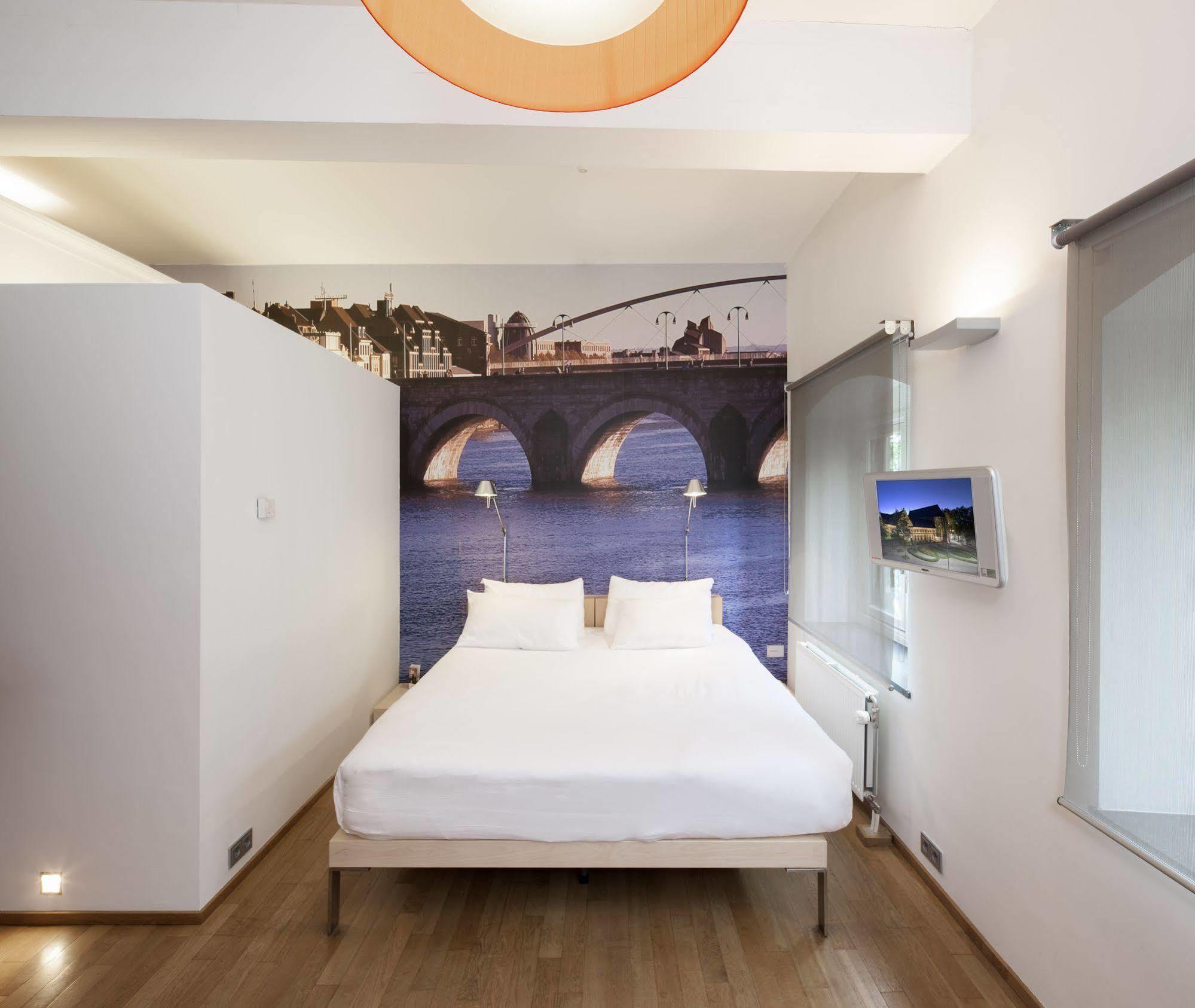 Kruisherenhotel Maastricht - Oostwegel Collection, Member Of Design Hotels Экстерьер фото A room at the hotel